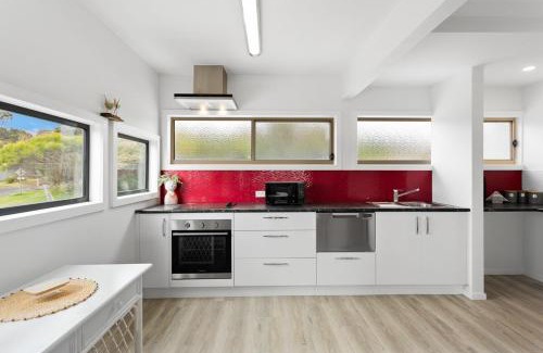 Surf Beach Apartment | Cozy Surf Beach Studio for Two - Rated 9.3 by Guests
