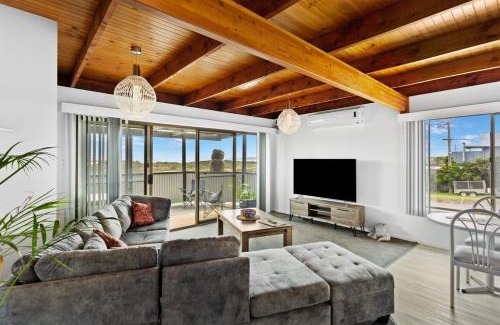 Surf Beach Apartment | Cozy Surf Beach Studio for Two - Rated 9.3 by Guests