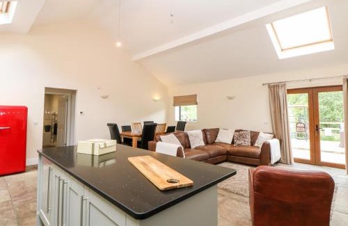 Hollow Meadows House | Pet-Friendly Retreat at 2 Pheasant Lane - A Cozy Escape