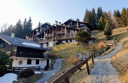 Alpe des Chaux Apartment | Private Parking with Child-Friendly Amenities & High Ratings