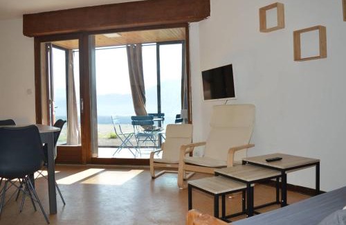 Les Angles Apartment | Cozy T2 Cabin with Lake View, Near Baliu Ski Lift