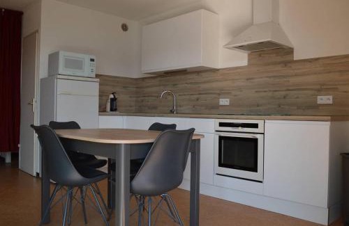 Les Angles Apartment | Cozy T2 Cabin with Lake View, Near Baliu Ski Lift