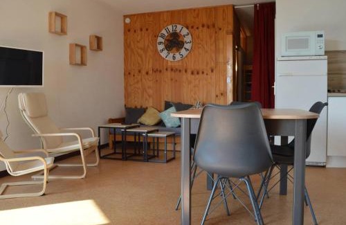 Les Angles Apartment | Cozy T2 Cabin with Lake View, Near Baliu Ski Lift