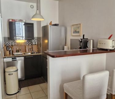 Belsunce Apartment | Central 2-Room Retreat with Terrace & Family-Friendly Perks