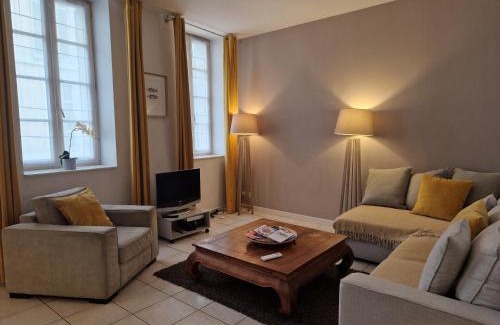Belsunce Apartment | Central 2-Room Retreat with Terrace & Family-Friendly Perks