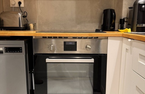 La Varenne Saint-Hilaire Apartment | Comfortable 2-Room Retreat Just 25 Minutes from Paris