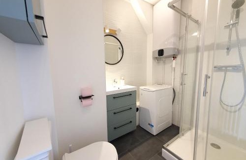 Clamart Apartment | Bright 2-Room Getaway at the Gates of Paris, Rated 9.1