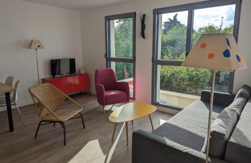 Malakoff Apartment | Discover Malakoff T2 Jardin: Family-Friendly Retreat