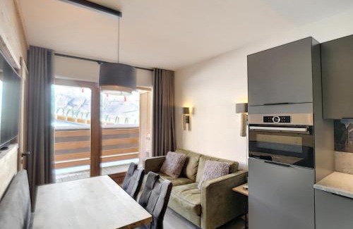 Les Bruyeres Apartment | Cozy 2P Ski-In/Out Retreat with Scenic Mountain Views