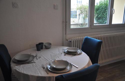 Peloux-Mail Apartment | 2 pièces rénové en rez-de-chaussée proche de la gare