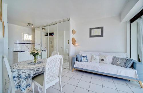 Le Suquet Apartment | Inviting 2-Bedroom Retreat with Terrace and Sea Views