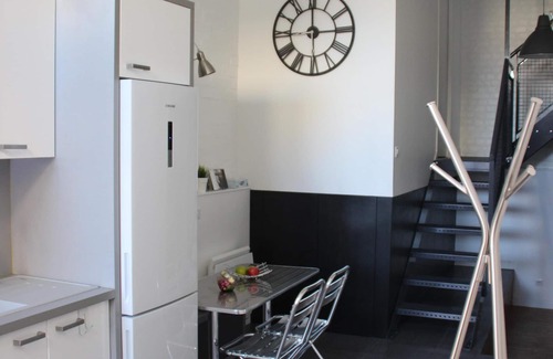 Parapluies Apartment | Ideal Base in Vincennes: Guest Rated 10/10 Near Paris