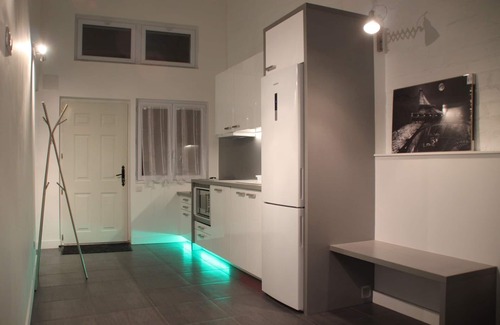 Parapluies Apartment | Ideal Base in Vincennes: Guest Rated 10/10 Near Paris