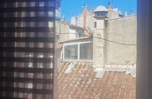Notre-Dame du Mont Apartment | Indulge in Quartier la Plaine: Family-Friendly Stay Near Metro