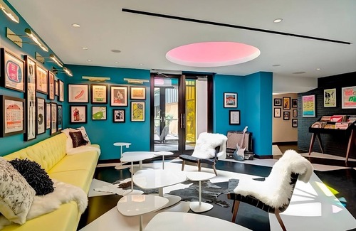 West Fens Hotel | Relax in Pool View Units, Steps from Back Bay Fens!
