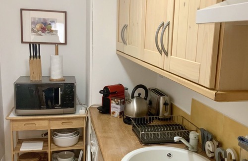 Old Town Apartment | Ideal Coastal Retreat with Pool and Spa Amenities