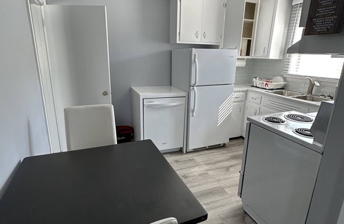 East Kildonan House | Comfortable Private Bedrooms with Pool in Winnipeg