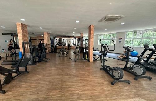 Marape House | 2 quartos em Condomínio Resort - Piscinas até com toboagua, academia, playground, quadra de tenis, quadra poliesportiva, bocha e o que mais imaginar