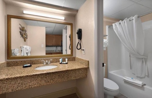 Myrtle Beach Hotel | Oceanfront 2 Queens Room at Sea Crest Resort - Top Rated!