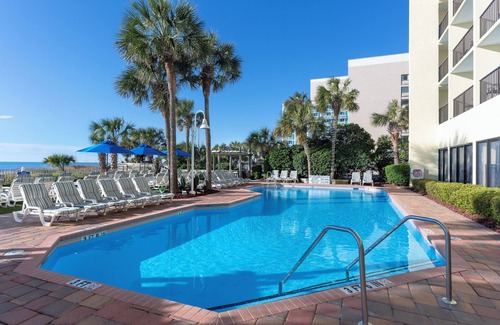 Myrtle Beach Hotel | 2 Queens Oceanfront Room - Sea Crest Resort