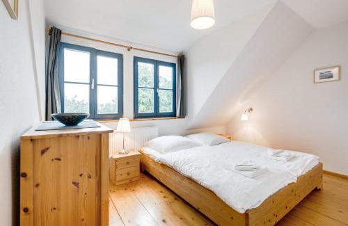 Warthe Apartment | Inviting 2-Room Apartment with Oceanfront Views