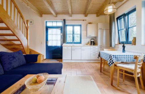 Warthe Apartment | Inviting 2-Room Apartment with Oceanfront Views
