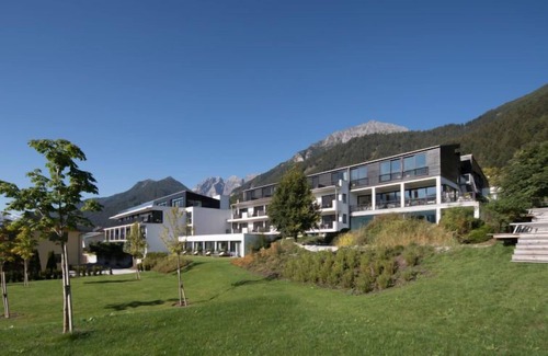 Telfes im Stubai Apartment | Cozy 2 Raum-Appartement with Pool and Lake View