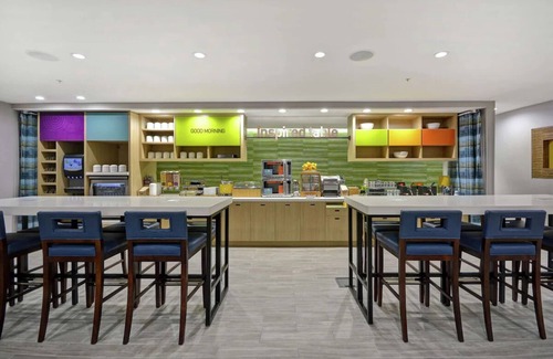 Alpine Center Hotel | Relaxing Getaway Near John Ball Park Zoo with Free Breakfast