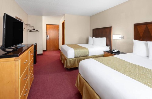 Redwood Falls Hotel | 2-room 4-bed hotel in charming Redwood Falls with WiFi, AC