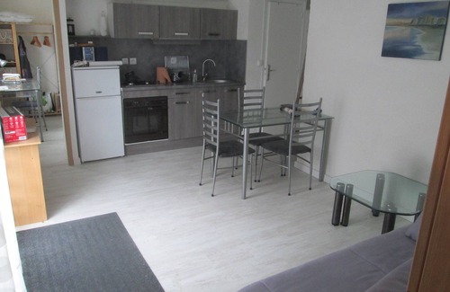 Echirolles Apartment | Inviting 2-Room Retreat with Garden, Child & Pet Friendly