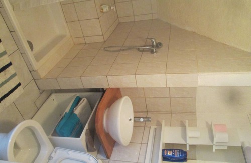 Echirolles Apartment | Inviting 2-Room Retreat with Garden, Child & Pet Friendly