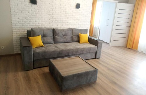 Svitlogirske Apartment | Central Poltava: Pet-Friendly 2 Room Apartment, Rated 9.8