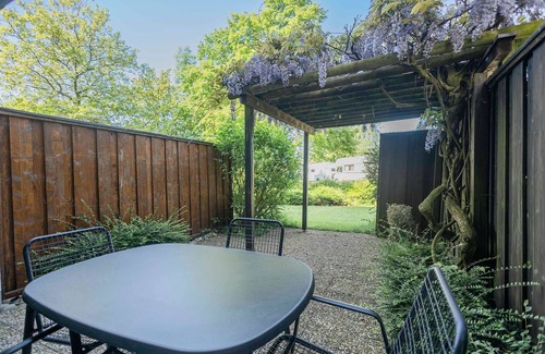 Immenstaad am Bodensee Apartment | Pet-Friendly 2-Room Apartment - Rated 10/10 for Comfort