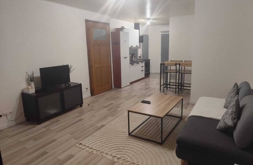Eteaux Apartment | 2-room apartment village center