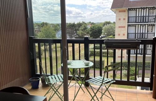 Cabourg Apartment | Oceanfront Apartment Cabourg: 1 Bedroom with Spa & Kitchen