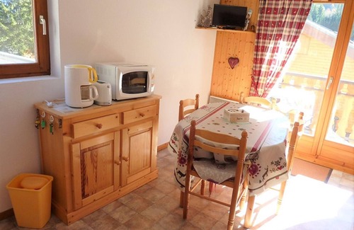 Station de Drouzin le Mont Apartment | Cozy Apartment Biot: Ideal for Families and Pet Lovers