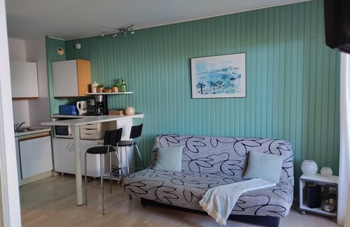 Fabron Condo | Top-Rated 2-Room Apartment with Terrace Near Promenade