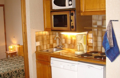 Notre-Dame-de-Bellecombe Apartment | Cozy 2 Rooms in Notre Dame de Bellecombe with Kitchen & Breakfast