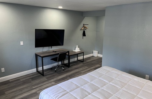Westside Santa Cruz Hotel | Family-Friendly Suite with Indoor Pool - Steps to Boardwalk