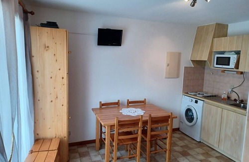 Station de Drouzin le Mont Apartment | Cozy Apartment Biot: 1 Bedroom for Up to 6 Guests