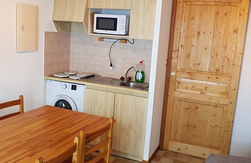 Station de Drouzin le Mont Apartment | Cozy Apartment Biot: 1 Bedroom for Up to 6 Guests
