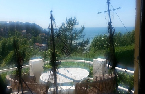 Ault House | Relax in Two Rooms Just Steps from the Sea with Breakfast