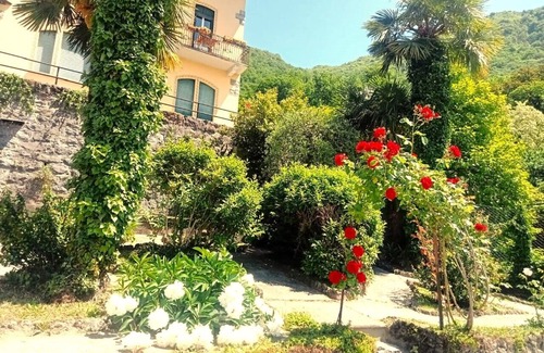 Perledo Villa | Beautiful Villa with Lake View and Spa Amenities