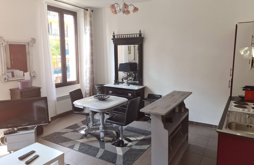 Golfe Juan House | Convenient 2-Room Retreat in Town Center with Amenities