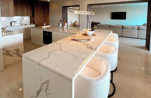 Bellevue Hotel | Ocean View Villa 8 with Jacuzzi & Kitchen Amenities