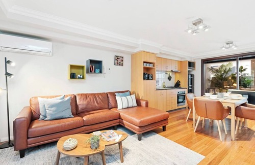 West Perth Apartment | Ideal 2BR Royal Rest in West Perth with Breakfast & Parking