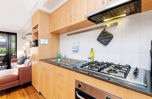 West Perth Apartment | Ideal 2BR Royal Rest in West Perth with Breakfast & Parking