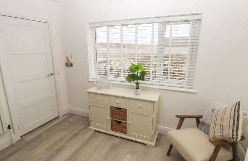 Horton House | Charming 2 Salt Cottage: Pet-Friendly Family Retreat