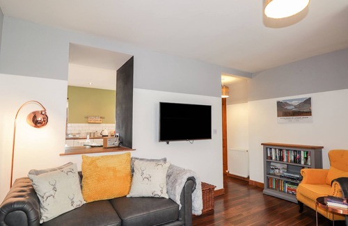 Portsoy Cottage | Pet-Friendly Cottage at 2 Seafield Place in Portsoy