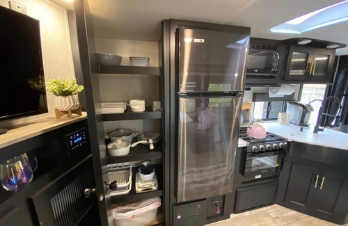 Medford House | Cozy RV Retreats with Full Kitchen & Dining Area